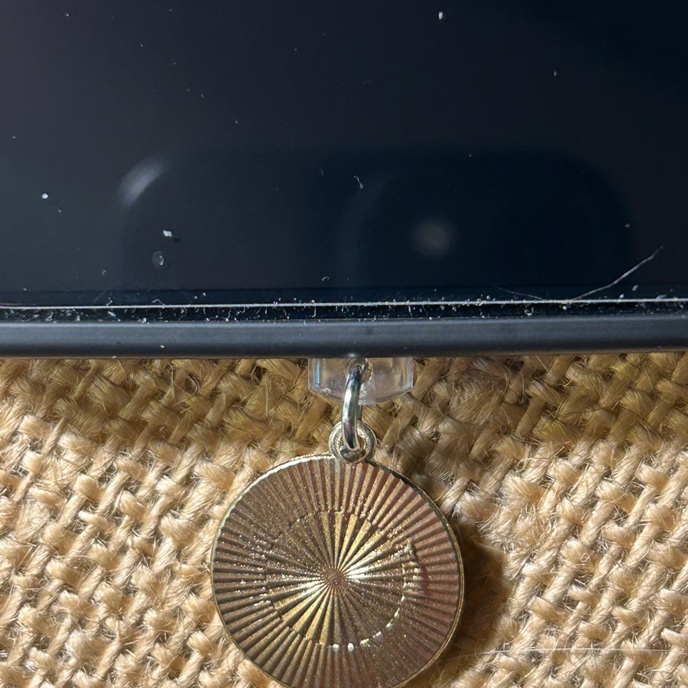 i-Phone “Love” In Heart Dust Plug - Picture 7 of 7